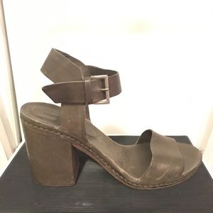 Roberto del Carlo grey heeled sandals
